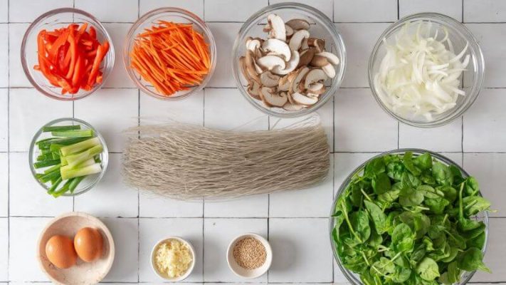 Nguyên liệu cho món miến trộn Hàn Quốc